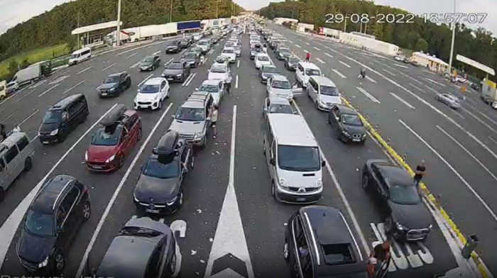 Velike gužve na Batrovcima, vozila na izlasku iz zemlje čekaju i do četiri sata: Kakva je situacija na drugim prelazima