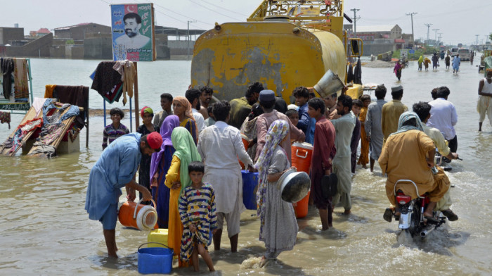Broj stradalih u poplavama u Pakistanu prešao 1.300