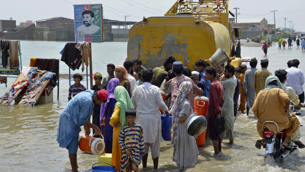 Broj stradalih u poplavama u Pakistanu prešao 1.300