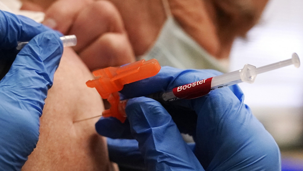 Francuska dozvolila dva bustera za omikron i originalni koronavirus