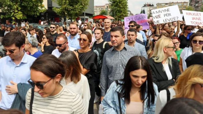 U Prištini održan protest protiv nasilja nad ženama nakon slučaja silovanja jedanastogodišnje devojčice
