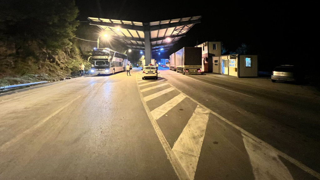 Zaustavljeno vozilo hitne pomoći na Jarinju zbog KM tablica, Petković: To je kršenje sporazuma