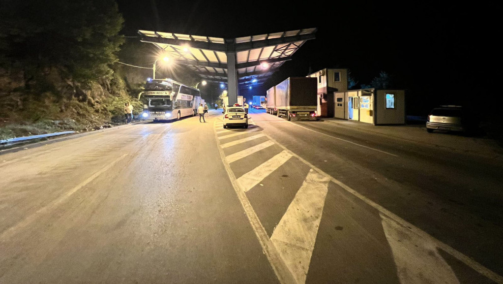Zaustavljeno vozilo hitne pomoći na Jarinju zbog KM tablica, Petković: To je kršenje sporazuma