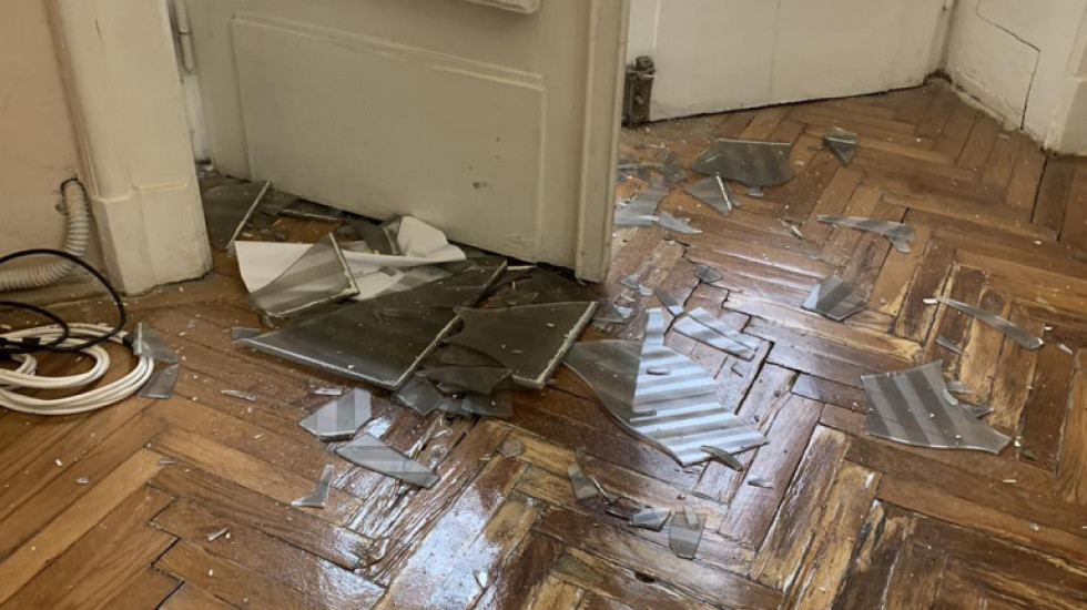 Muškarac naoružan sekirom razbio vrata na prostorijama stranke Zajedno u Novom Sadu