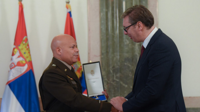 Vučić uručio Orden srpske zastave drugog stepena komandantu Nacionalne garde Ohaja Džonu Harisu