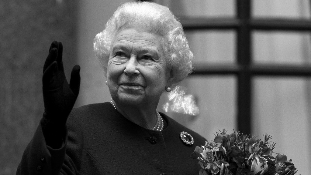 "Kraljica Elizabeta II preminula mirno u zamku Balmoral": Svet se oprašta od monarha koji je vladao sedam decenija
