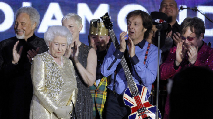 Elton Džon, Joko Ono, Pol Mekartni i druge zvezde opraštaju se od kraljice Elizabete Druge
