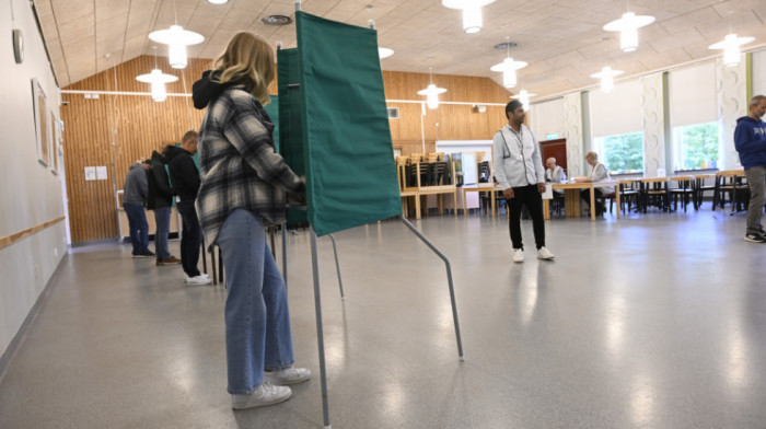 Švedska desničarska opozicija tokom prebrojavanja glasova na parlamentarnim izborima zadržava vođstvo