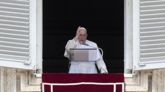 Papa Franja upozorio sveštenike i časne sestre da ne gledaju "sadržaje za odrasle": "To slabi svešteničko srce"