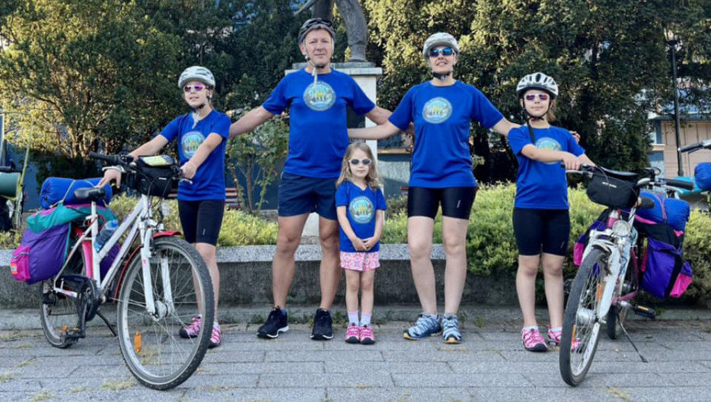 Od Kovačice do Magadina biciklima s troje dece: Porodica Sandić deli iskustva sa neobičnog letovanja