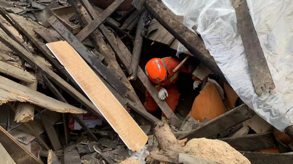 Muškarac u Kini spasen nakon 17 dana potrage posle zemljotresa