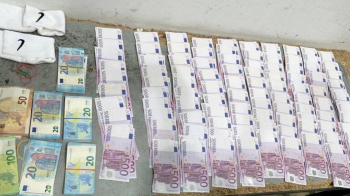 Sprečena tri pokušaja krujumčarenja evra na Horgošu - u donji veš sakrili po 50.000 evra