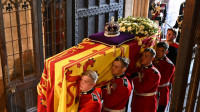 Kovčeg sa telom kraljice Elizabete II stigao u Vestminstersku opatiju (FOTO)