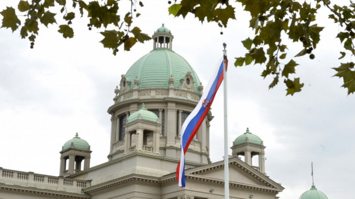 Poslanik SPS Zvonimir Stević podneo ostavku nakon što je snimljen kako tokom sednice gleda "filmove za odrasle"