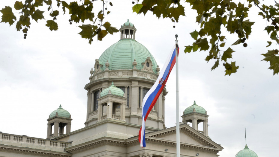 Poslanik SPS Zvonimir Stević podneo ostavku nakon što je snimljen kako tokom sednice gleda "filmove za odrasle"