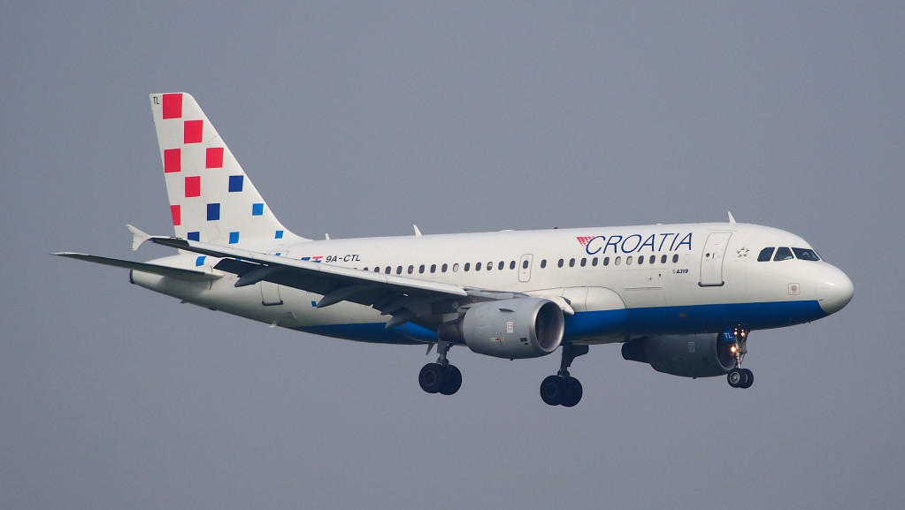 Panika zbog udara groma na letu Kroacije erlajns