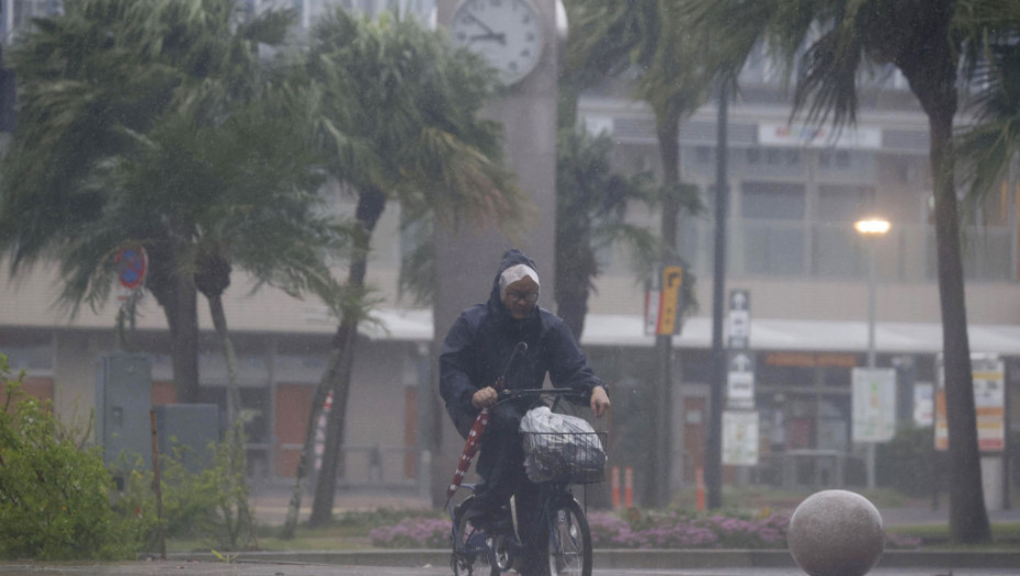 U tajfunu u Japanu poginulo dvoje ljudi, 120.000 osoba ostalo bez struje