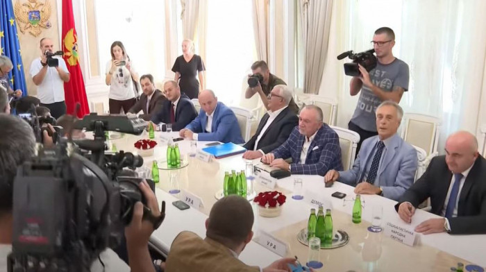 Poslednji pokušaj da se sastavi nova vlada u Crnoj Gori - sastala se "stara većina", Mandić tvrdi da pregovori idu dobro