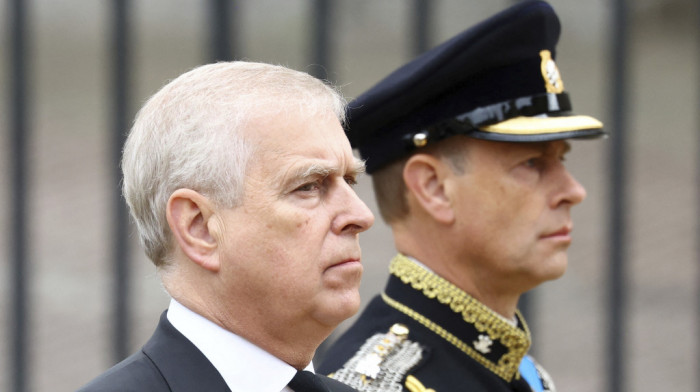 Razmatra se zakon o uklanjanju bivšeg princa Endrjua iz kraljevske linije nasleđivanja