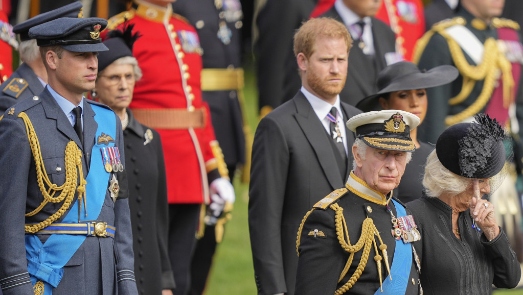 Britanska kraljevska porodica uzela više od milijardu funti prihoda od imanja