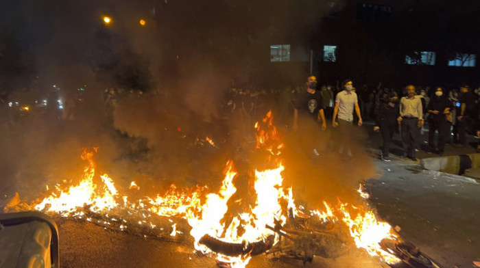 SAD koordinira odgovor na gušenje protesta u Iranu: Dosad u protestima ubijeno više od 100 osoba