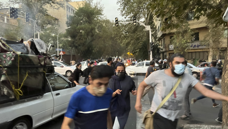 Iranska vojska upozorila demonstrante da će reagovati