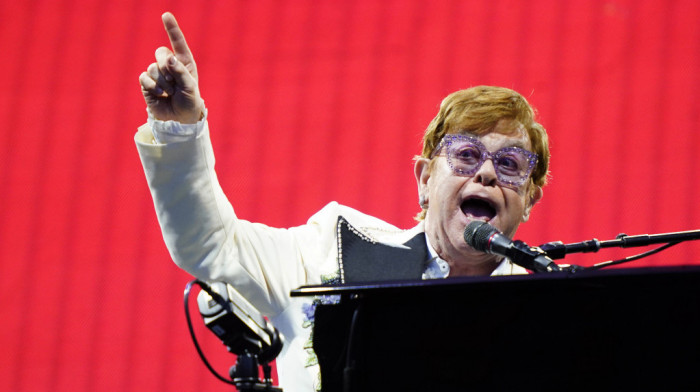 Oproštaj u velikom stilu: Elton Džon nastupa poslednji put u Britaniji na festivalu Glastonberi sledeće godine