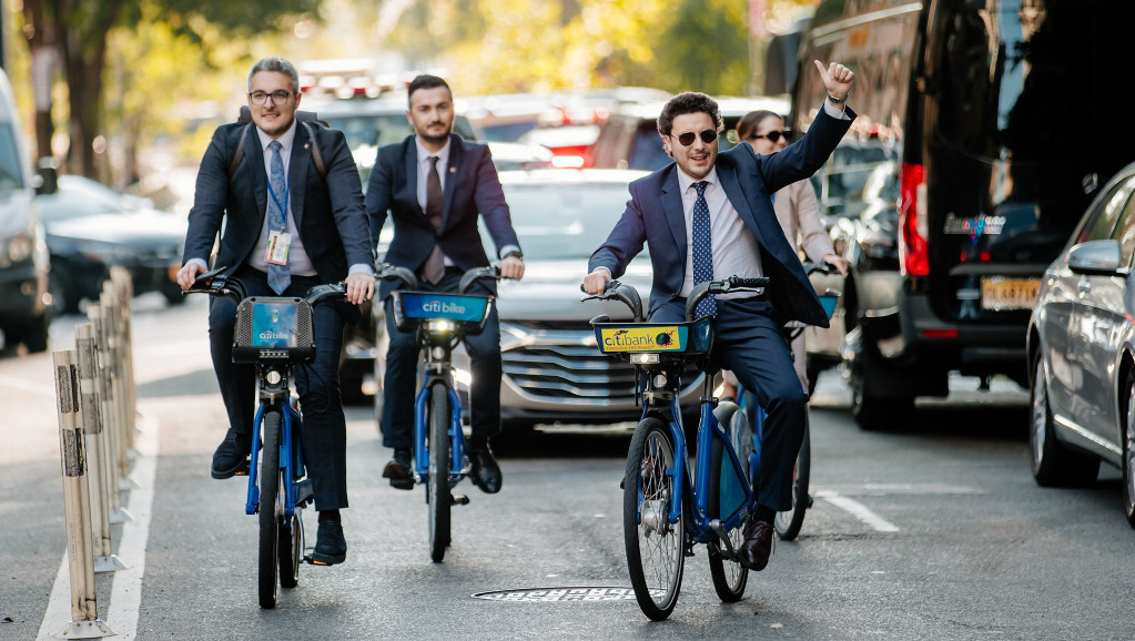Abazović na sednicu Generalne skupštine UN došao biciklom