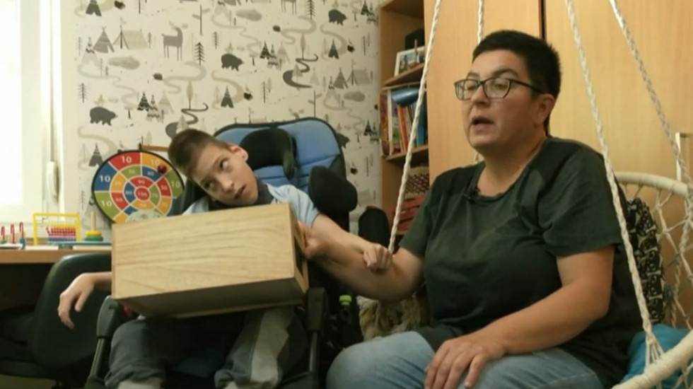 Ivan iz Bečeja izostaje iz škole iako to ne želi: Puno barijera za decu sa invaliditetom