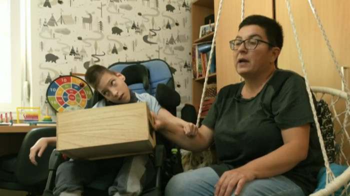 Ivan iz Bečeja izostaje iz škole iako to ne želi: Puno barijera za decu sa invaliditetom