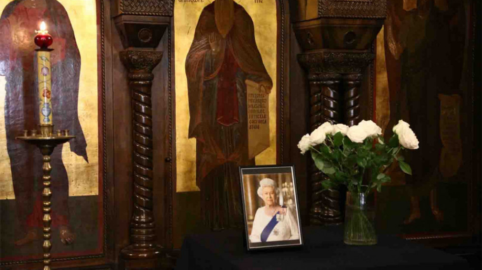 U dvoru Patrijaršije u Beogradu održana memorijalna služba kraljici Elizabeti II