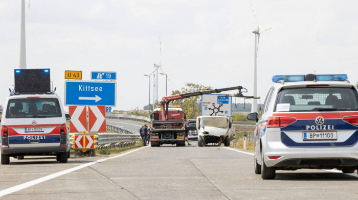 Prevrnuo se minibus iz Srbije u Austriji, povređeno osmoro, jedna žena teško