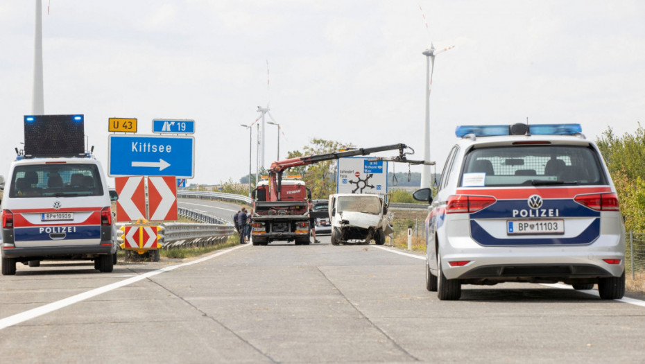 Prevrnuo se minibus iz Srbije u Austriji, povređeno osmoro, jedna žena teško