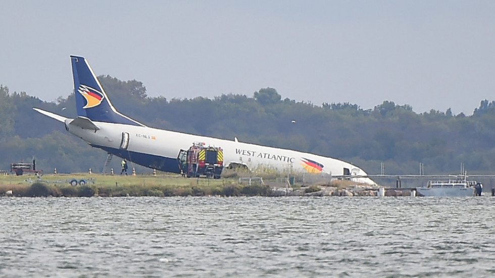 Avion promašio pistu, nema povređenih: Zatvoren aerodrom u Francuskoj kod Monpeljea