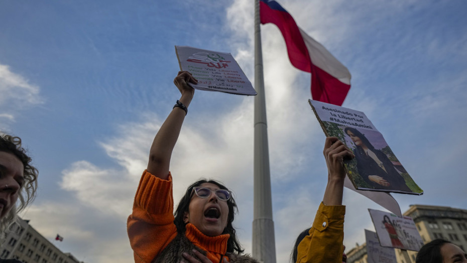 BBC: Iran kažnjava poznate ličnosti zbog podrške protestima