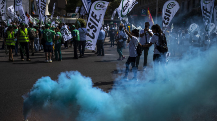 Masovni protesti službenika u Madridu: Hiljade ljudi traži povećanje plata i mere protiv inflacije