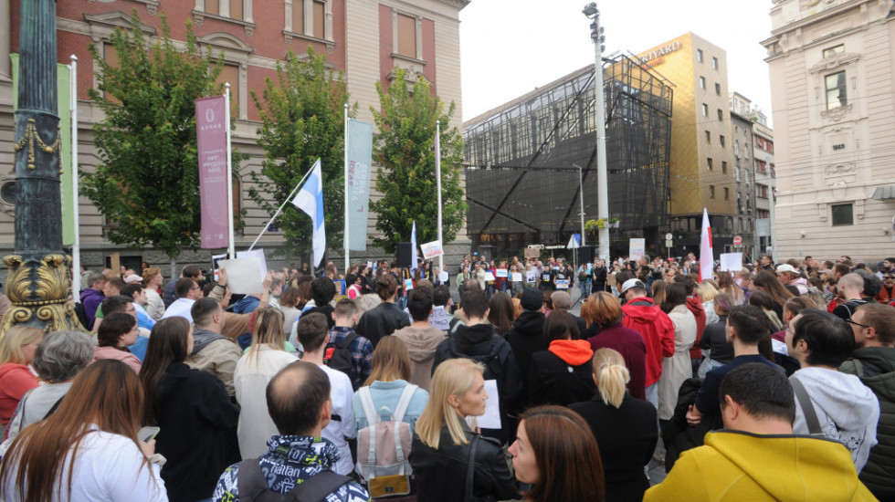 Novi protest u Beogradu protiv mobilizacije u Rusiji: Plavo-bele zastave kao simbol protivljenja ratu