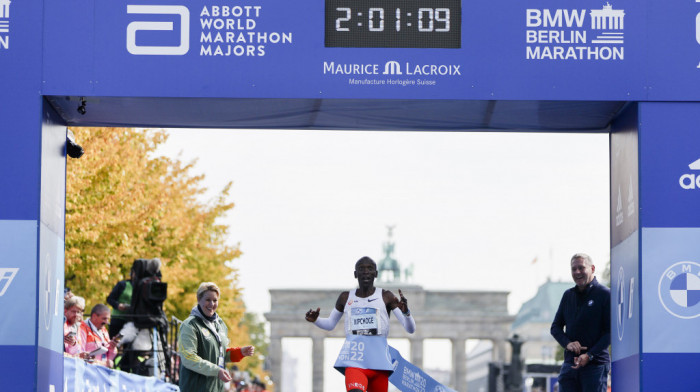 Kenijac Kipčoge oborio svetski rekord na maratonu u Berlinu