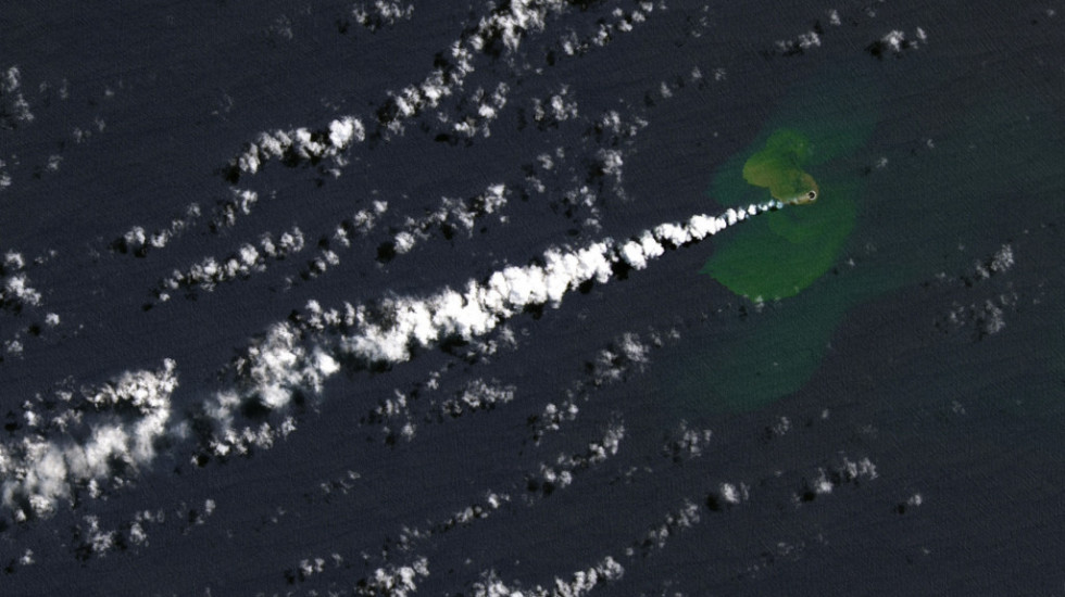 U Tihom okeanu se nakon erupcije podvodnog vulkana pojavilo malo ostrvo