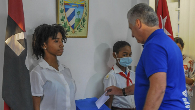 Odobren "porodični zakon" na Kubi, omogućeni istopolni brakovi
