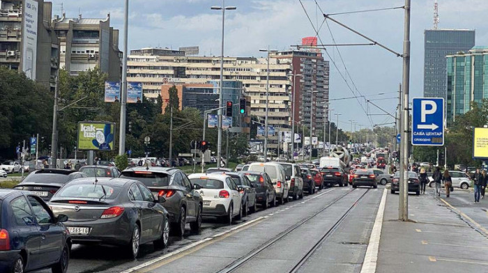 Pet sati čekanja na Batrovcima: Popodne sledi "novi talas" gužvi u saobraćaju širom Srbije