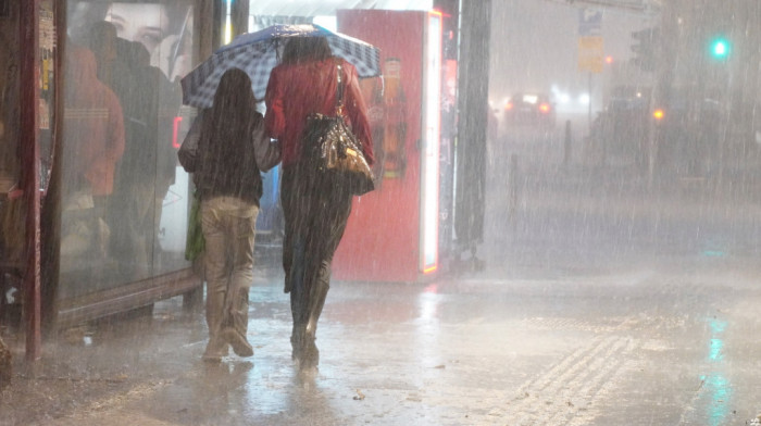 Iz sata u sat sve hladnije: Na snazi žuti meteoalarm, u Srbiji jaki udari vetra, kiša, a ponegde i sneg