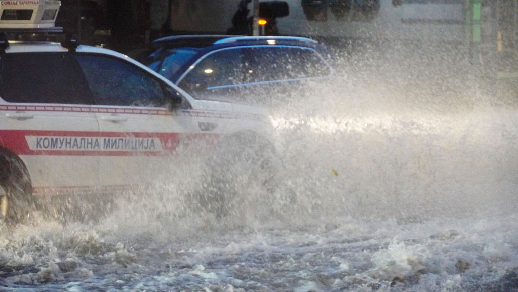 Pljusak u Beogradu - poplave na ulicama i otežan saobraćaj