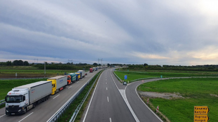 Kilometarske kolone kamiona na Horgošu i Kelebiji