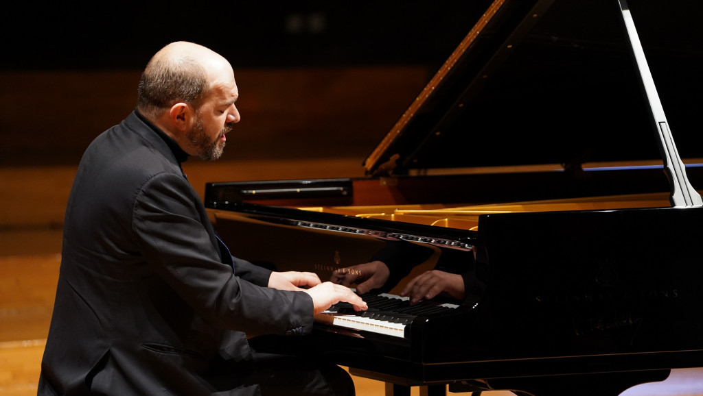 Kiril Gerštajn na koncertu u Beogradu svirao na klaviru na kome je ugraviran potpis Ivana Tasovca