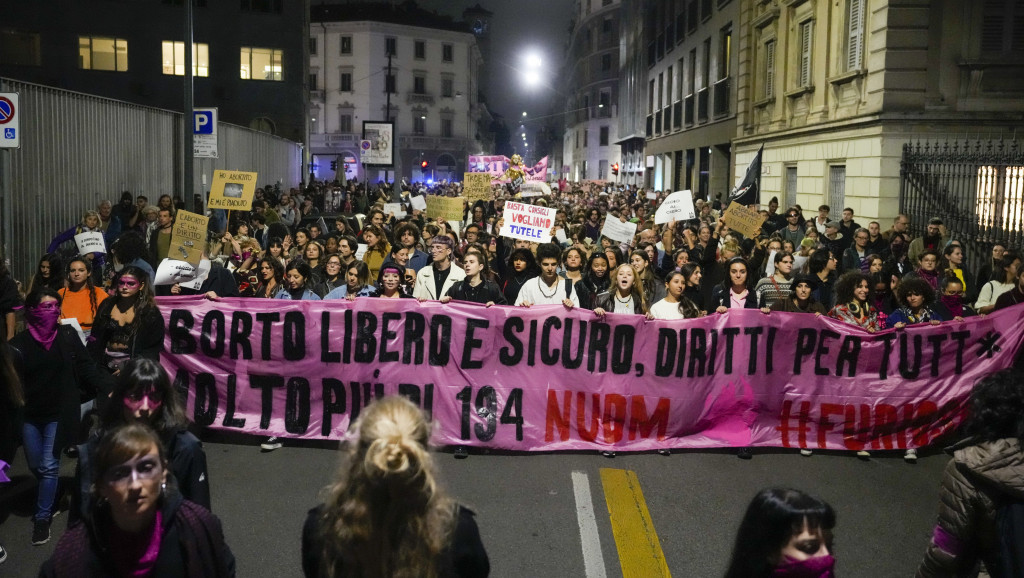 Protesti u Rimu i Milanu radi zaštite prava na abortus, demonstranti poručili: "Moje telo - moj izbor"