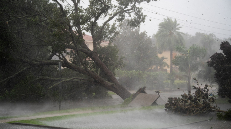 Florida pod žestokim udarom uragana: Katastrofalne poplave, naređena evakuacija više od dva miliona ljudi (FOTO)
