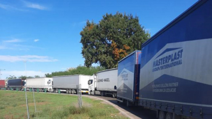 Kamioni na graničnom prelazu Sremska Rača čekaju devet sati