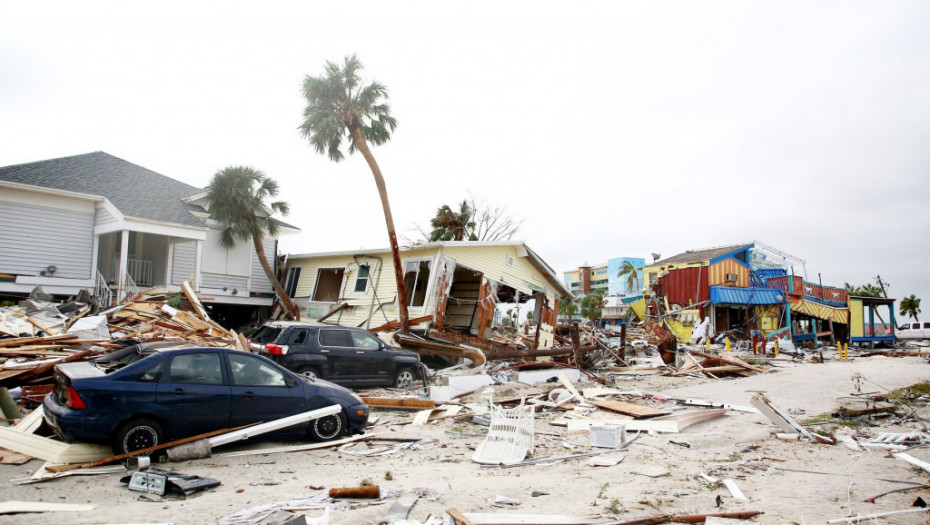 Razorni uragan bacio delove SAD na kolena: Više od 50 stradalih, voda nosila brodove ulicama, uništene kuće i putevi