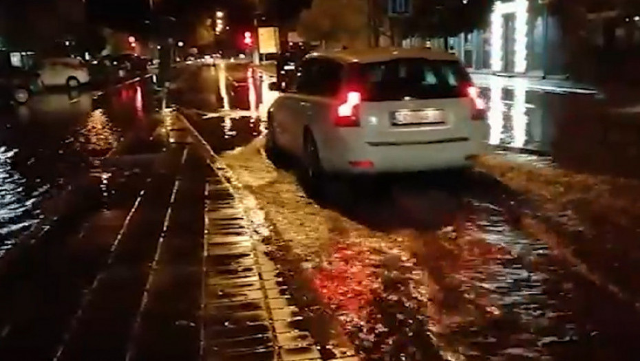 Nevreme protutnjalo Zrenjaninom - poplavljene ulice, povremeno padao grad